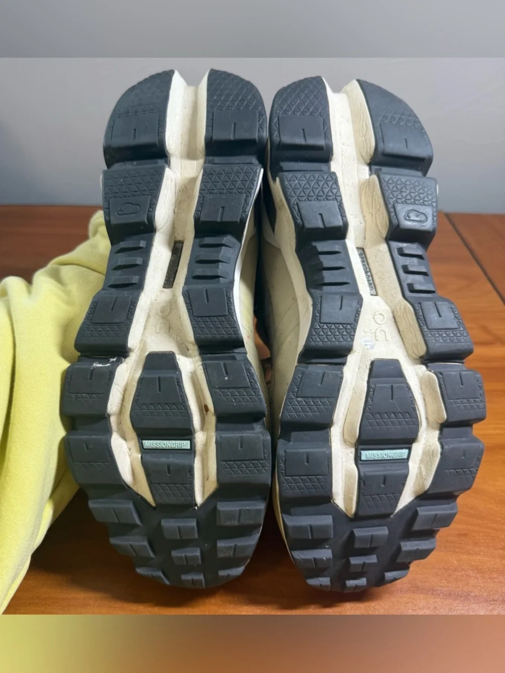 On Running Cloudwander Waterproof Hiking Sneaker Shoe Running Ivory Sand‎ W9.5